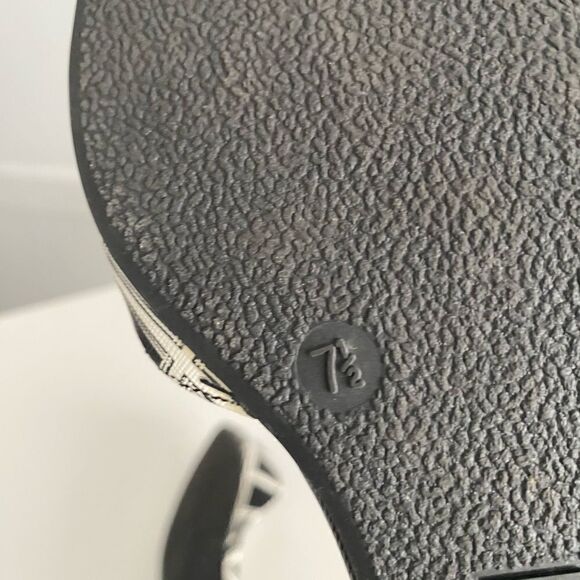 Brash Black/White  Pointed Toe Flats 7.5 - Picture 8 of 8